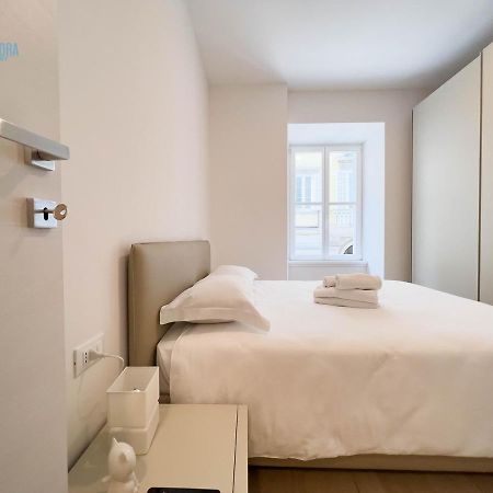 Cavana 2 Tirabora Short Rent Trieste Exteriör bild